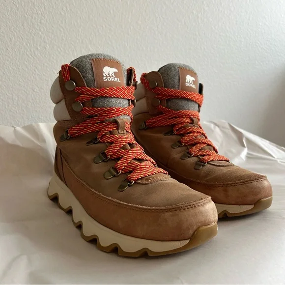 Sorel Tan Boots with bold Red, orange yellow Laces - Picture 11 of 15